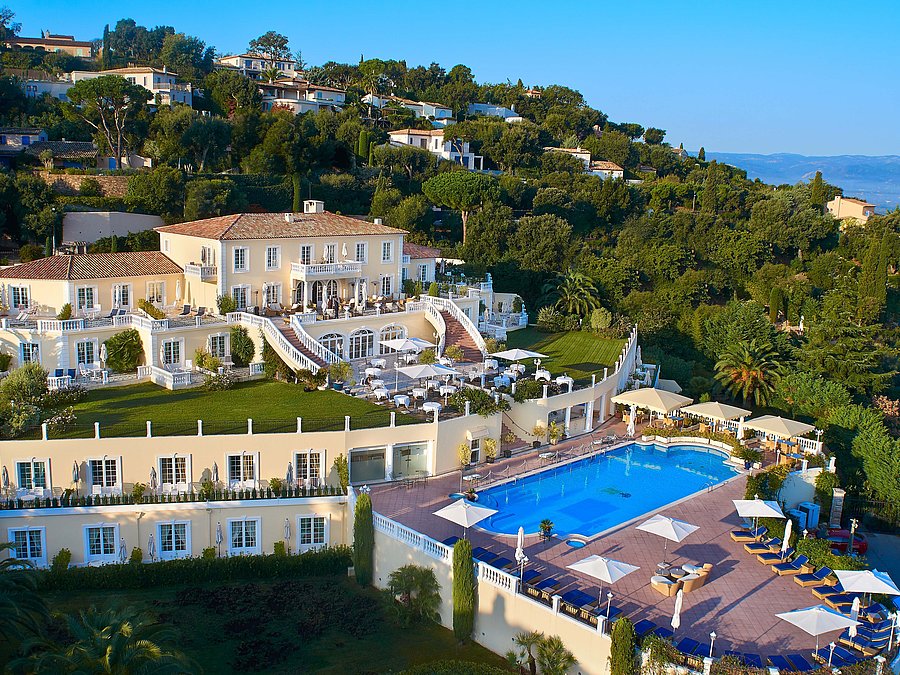 Althoff Villa Belrose in St. Tropez Aussenansicht mit Pool und garten