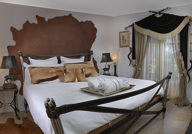 Althoff Belrose Villa Rental in St. Tropez Sans Souci Schlafzimmer im Sommer