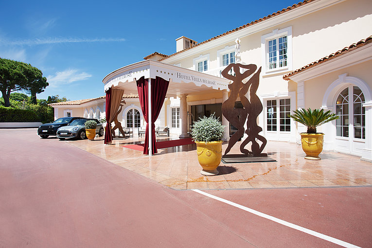 Althoff Villa Belrose in St. Tropez Eingang und Vorfahrt