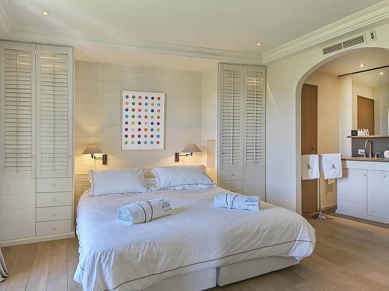Althoff Belrose Villa Rental in St. Tropez Haute Vue Schlafzimmer im Sommer