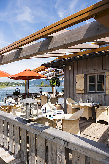 Althoff Seehotel Überfahrt Restaurant Fährhütte Terrasse mit Seeblick am Tegernsee