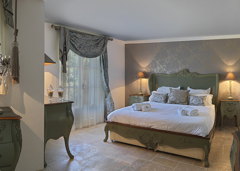 Althoff Belrose Villa Rental in St. Tropez Sans Souci Schlafzimmer im Sommer