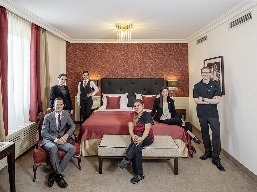 Althoff Hotel am Schlossgarten Personal in Suite
