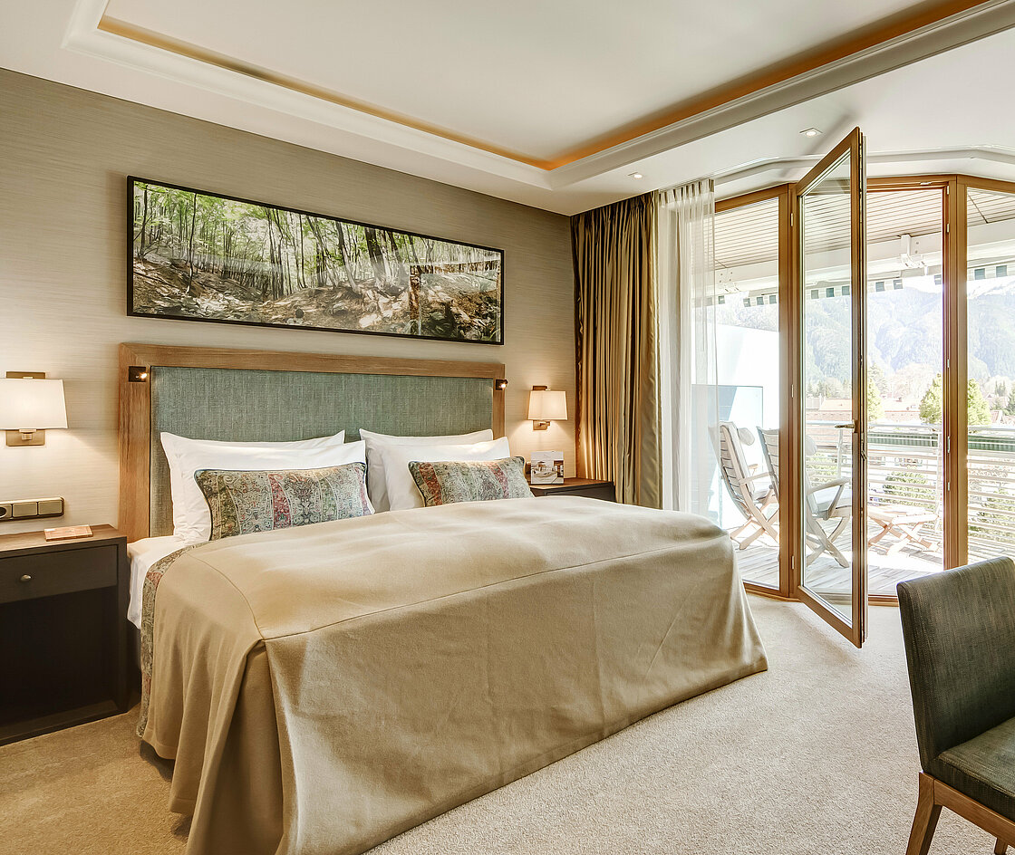 Althoff Seehotel Überfahrt Zimmer Elegant Nature Alpenblick Schlafbereich