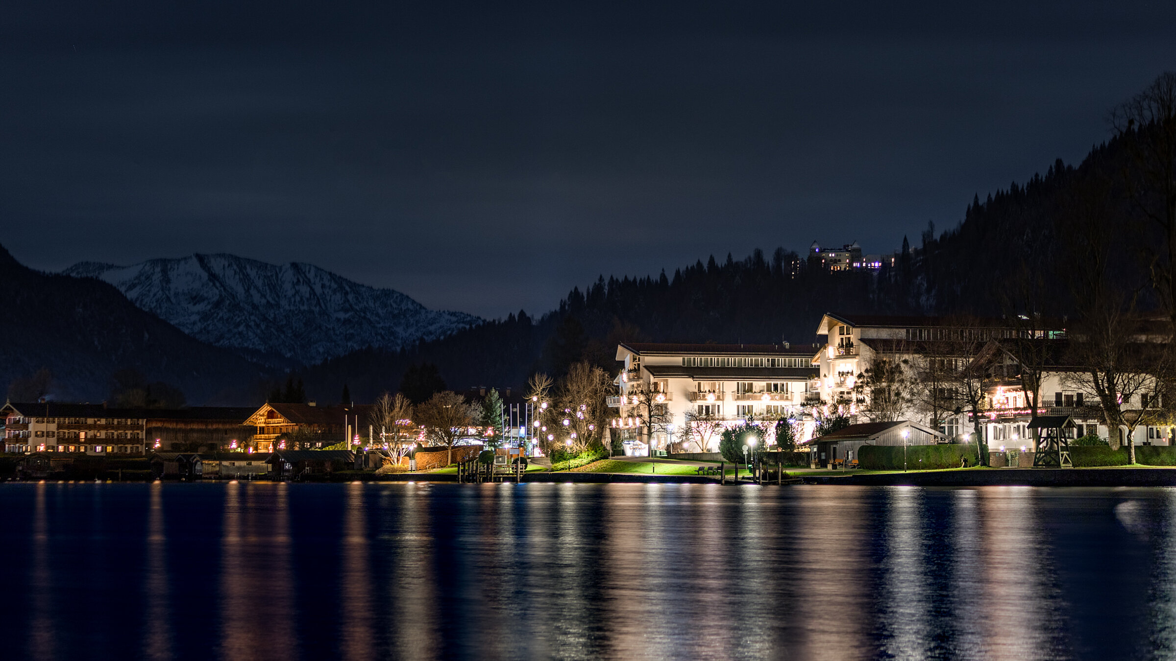 Das Althoff Seehotel Überfahrt am Tegernsee bei Nacht