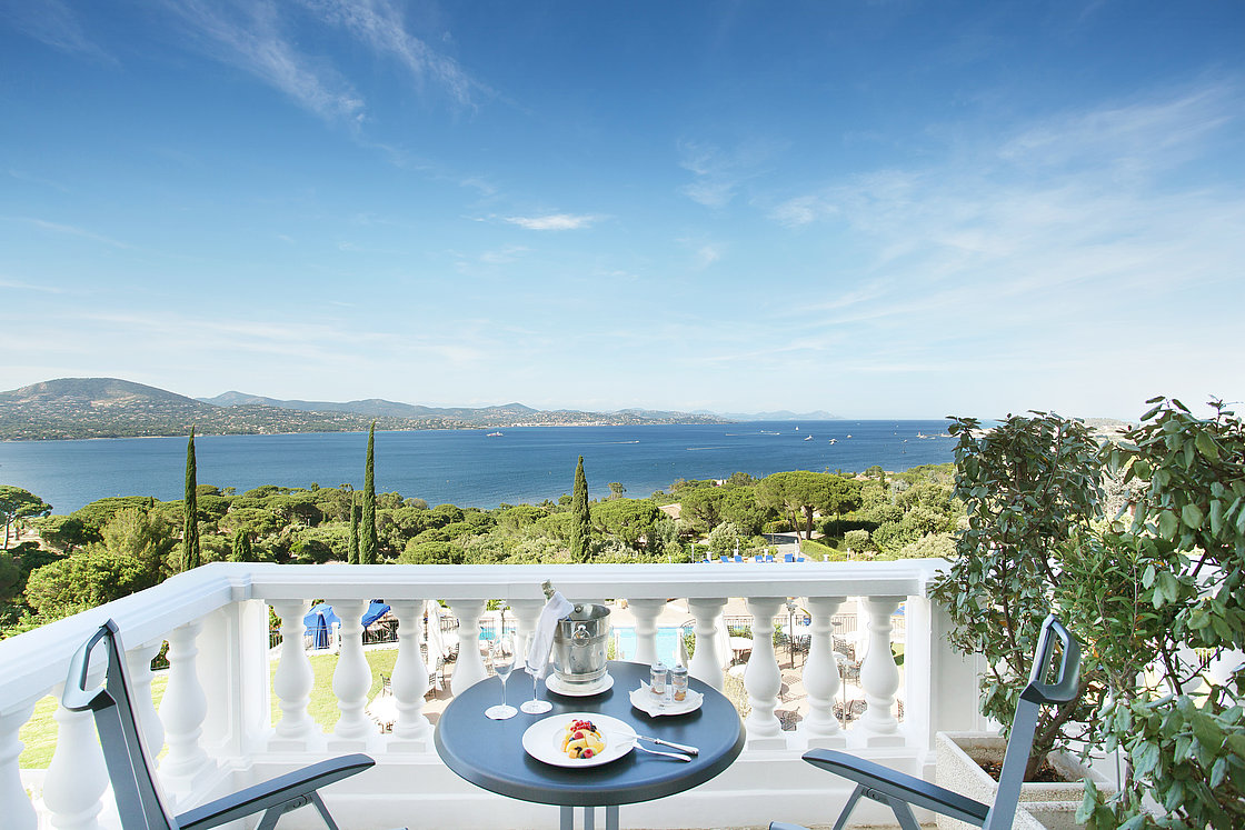 Althoff Villa Belrose in St. Tropez Zimmer Suite Topfloor Balkon mit Meerblick und Panorama und Garten