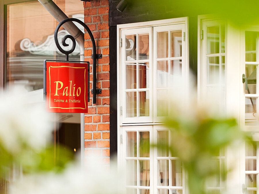 Althoff Hotel Fürstenhof Celle Hochzeiten Restaurant Palio und Trattoria Taverna Food Speise Aussenansicht mit Terrasse