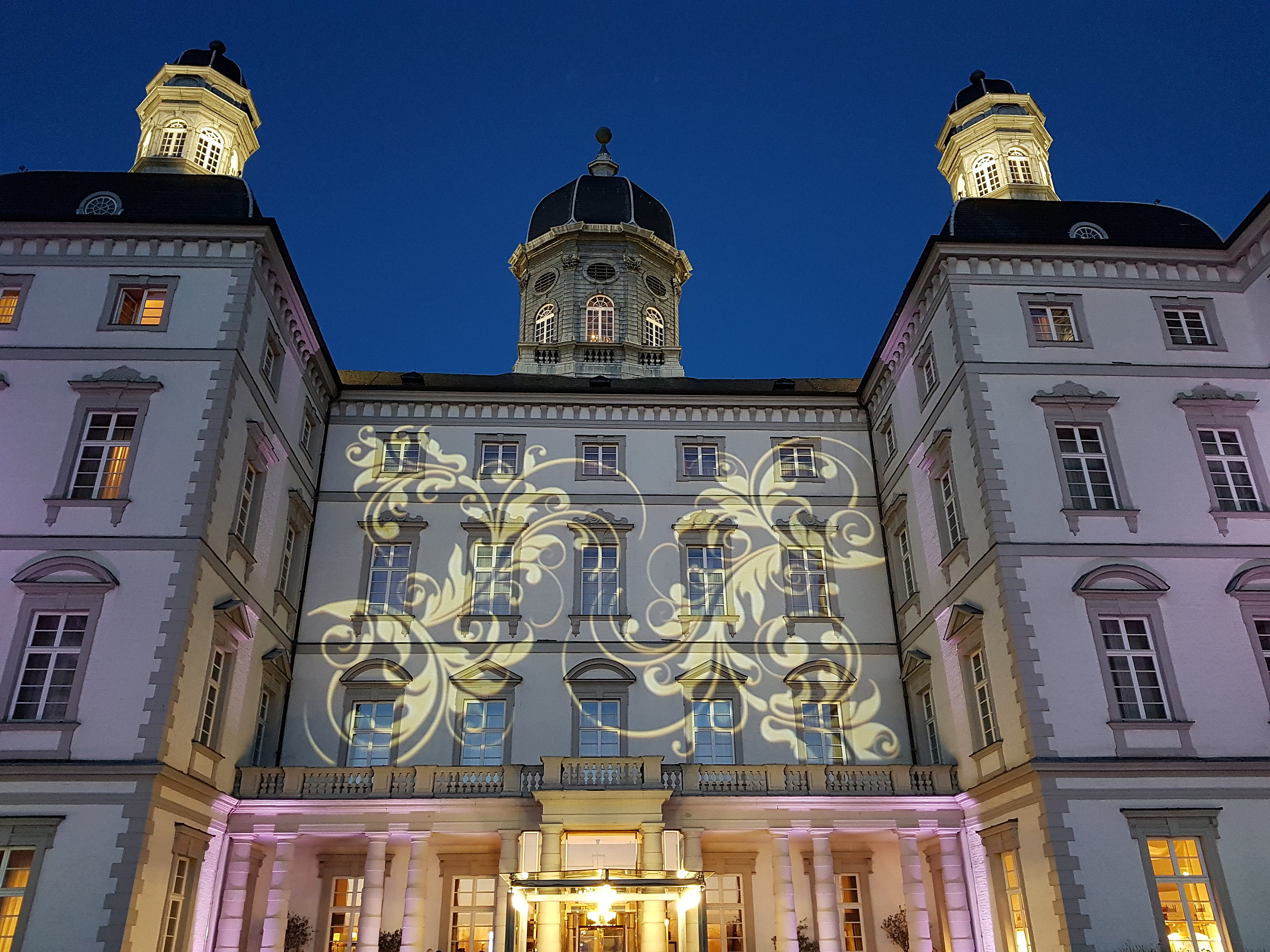 Althoff Grandhotel Schloss Bensberg Tagungen und Veranstaltungen Illumination Aussenfassade