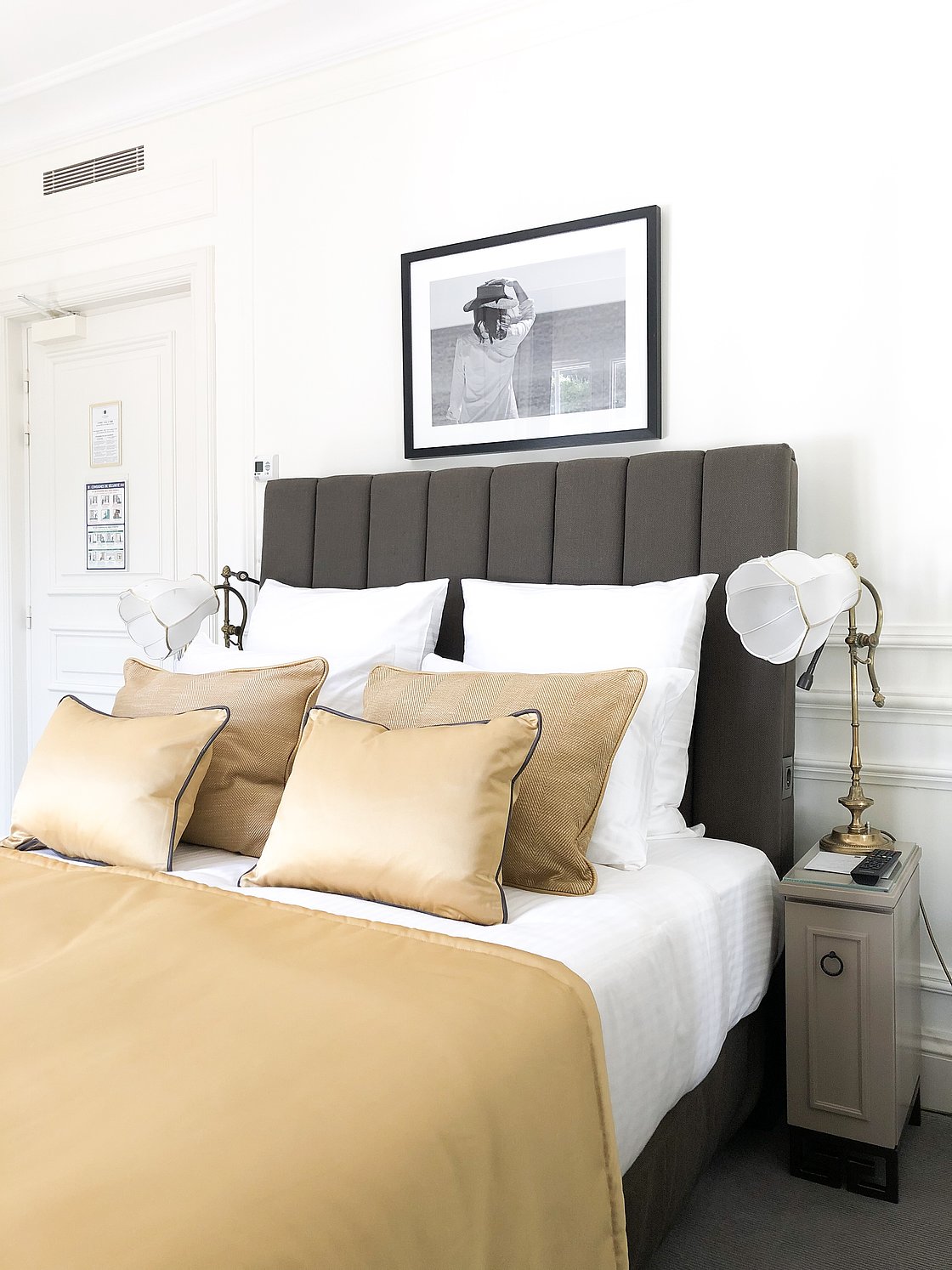 Althoff Villa Belrose in St. Tropez Zimmer Standard mit schönem Bett