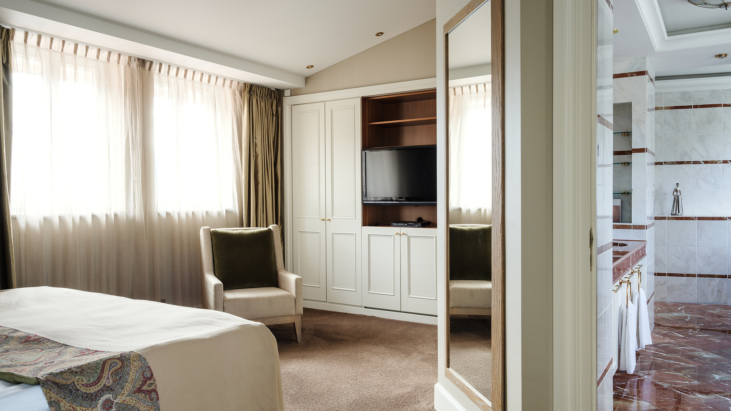 Althoff Seehotel Überfahrt Zimmer Maisonette Suite auf zwei Etagen Schlafzimmer