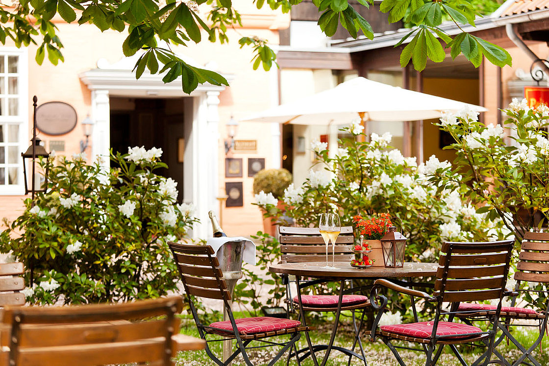 Althoff Hotel Fürstenhof Celle Hochzeiten  Restaurant Taverna und Trattoria Palio Garten terrasse Food Speisen