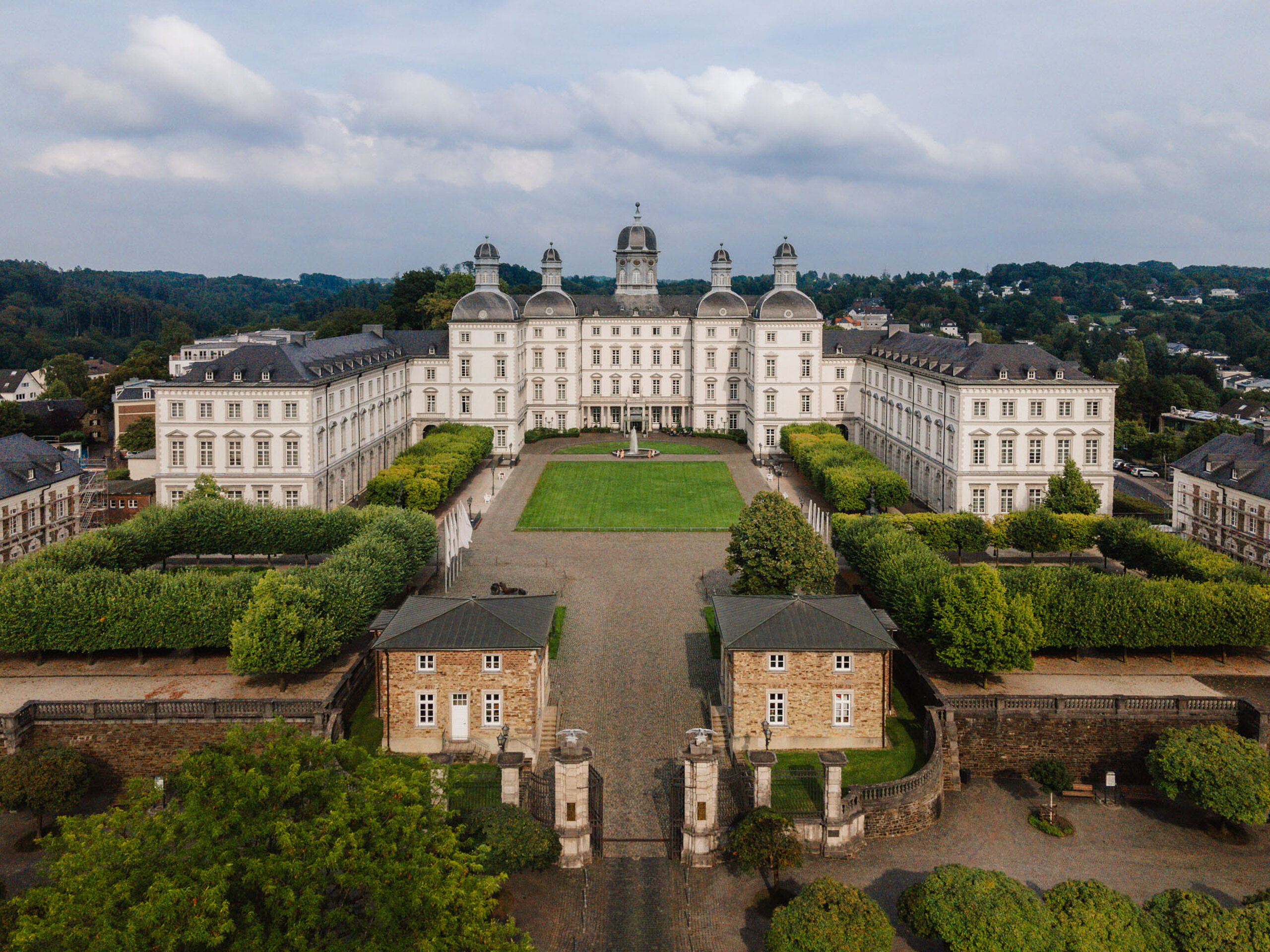 Grandhotel Schloss Bensberg Außenansicht von vorn