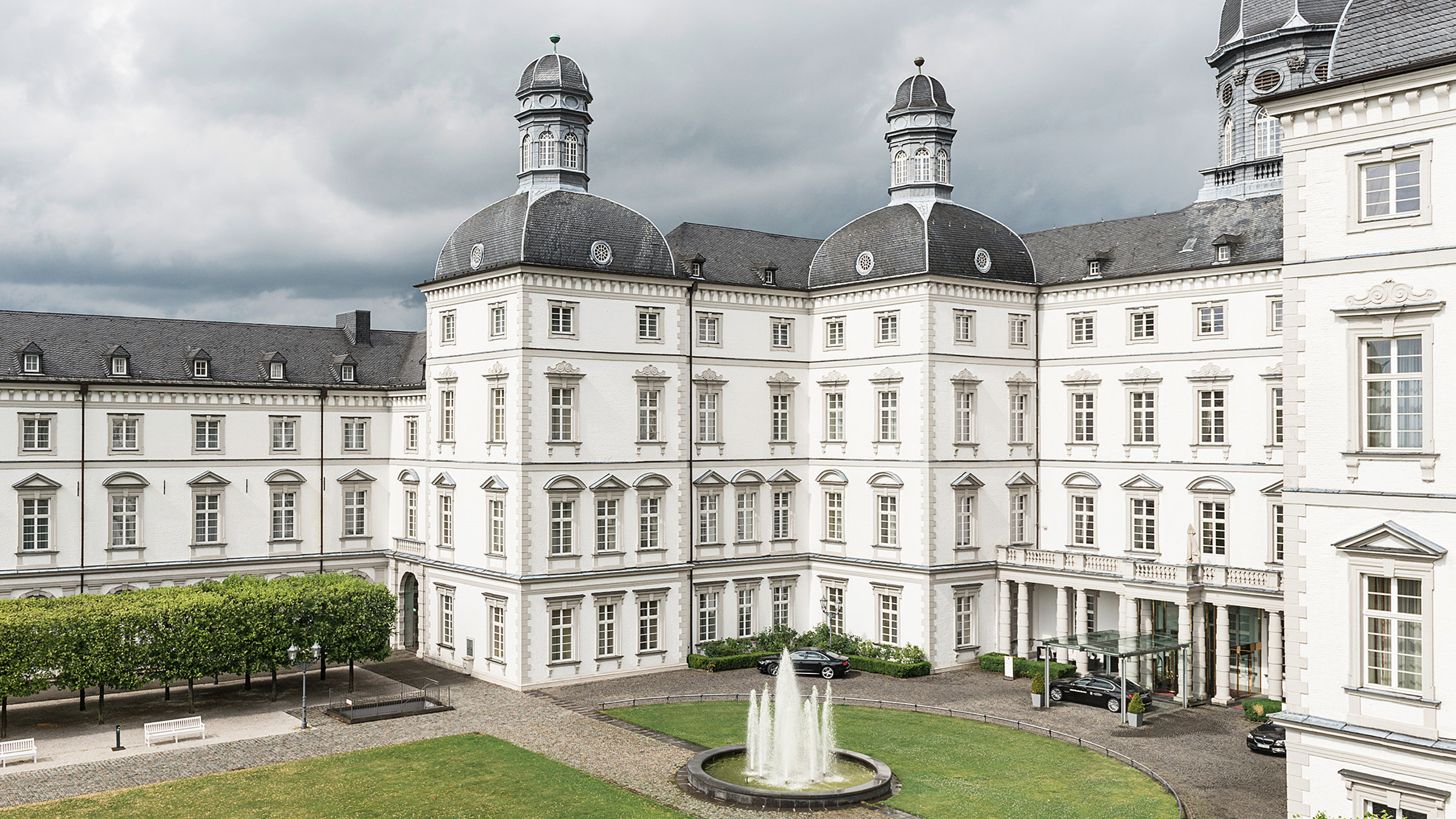 Althoff Grandhotel Schloss Bensberg Außenansicht Fontäne